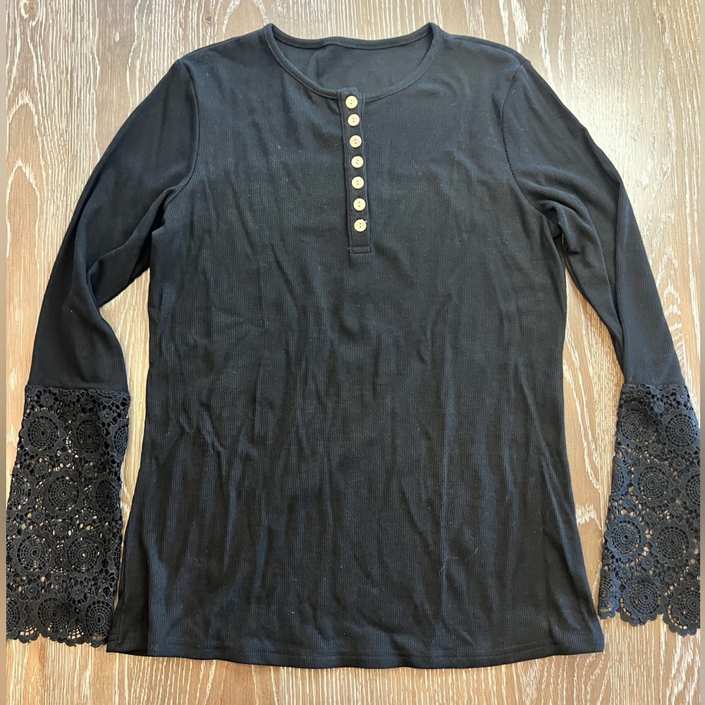 Large Black Knit Top w/Lace Detail Bell Sleeves